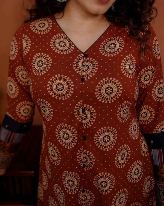 Designer Kurthi(Code-1672 BK)