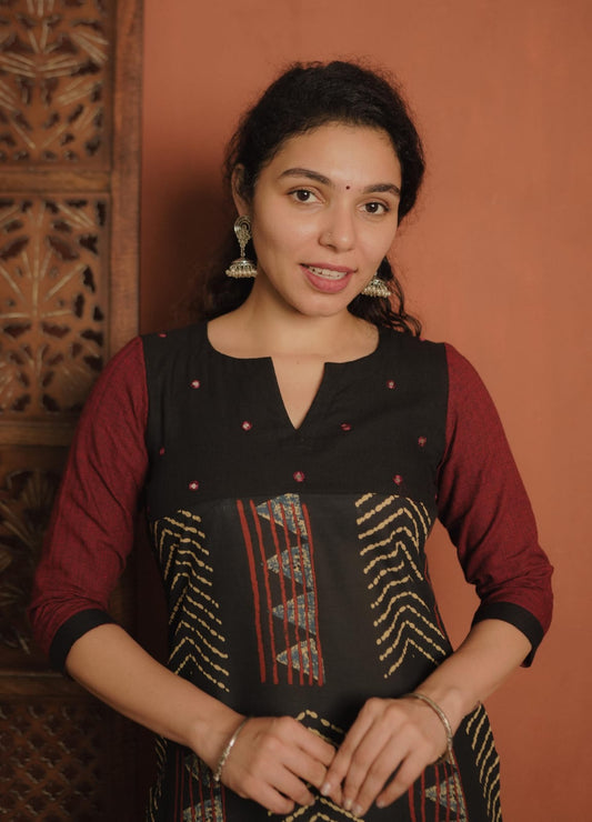 Designer Kurthi (Code - 1900 BK)