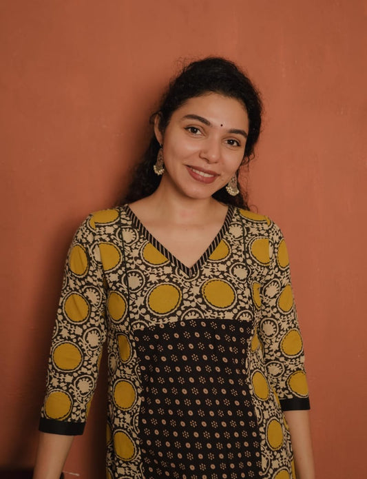 Designer Kurthi (Code - 1951 BK)