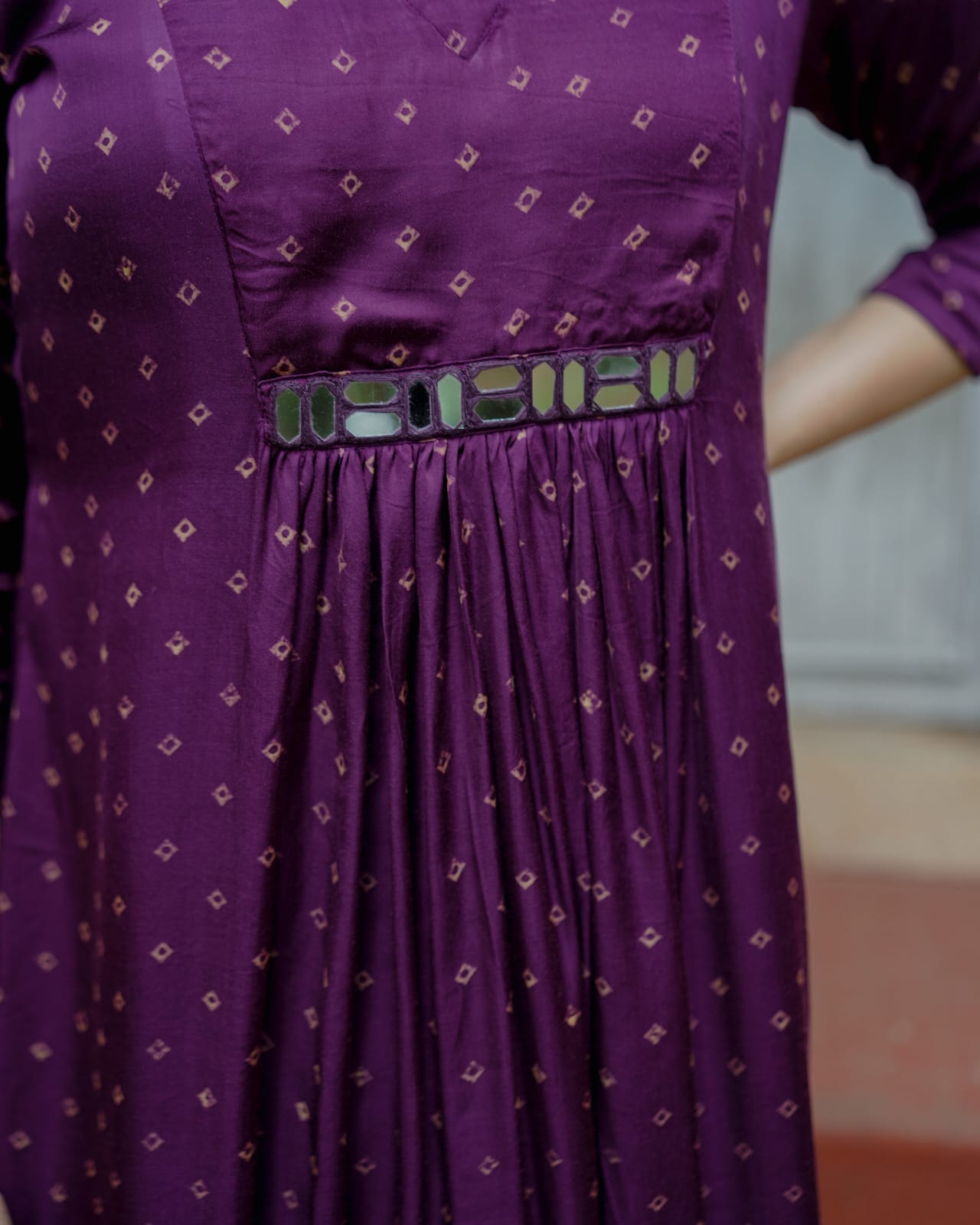 RS.1100/- (50%Off on MRP Rs.2200/-)(code-1209bk)