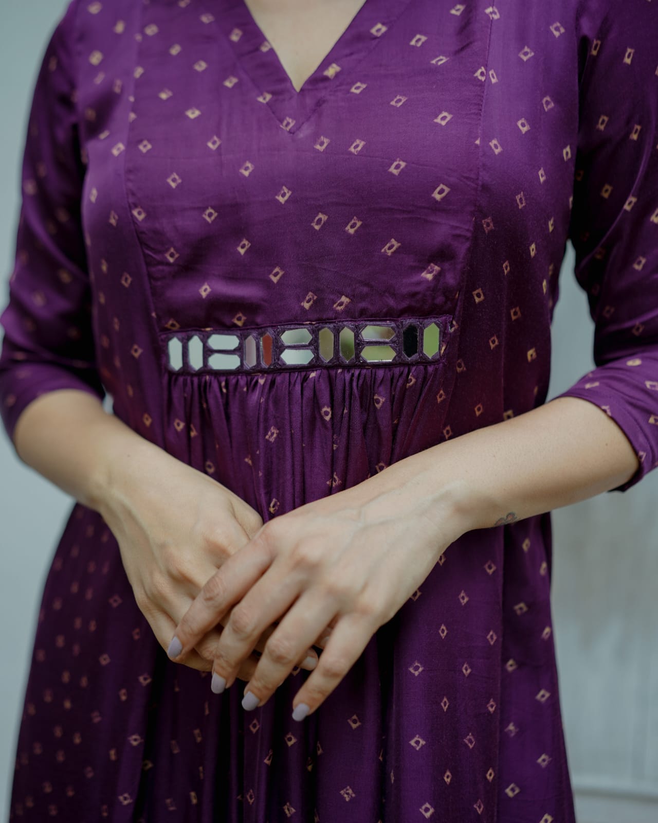 RS.1100/- (50%Off on MRP Rs.2200/-)(code-1209bk)