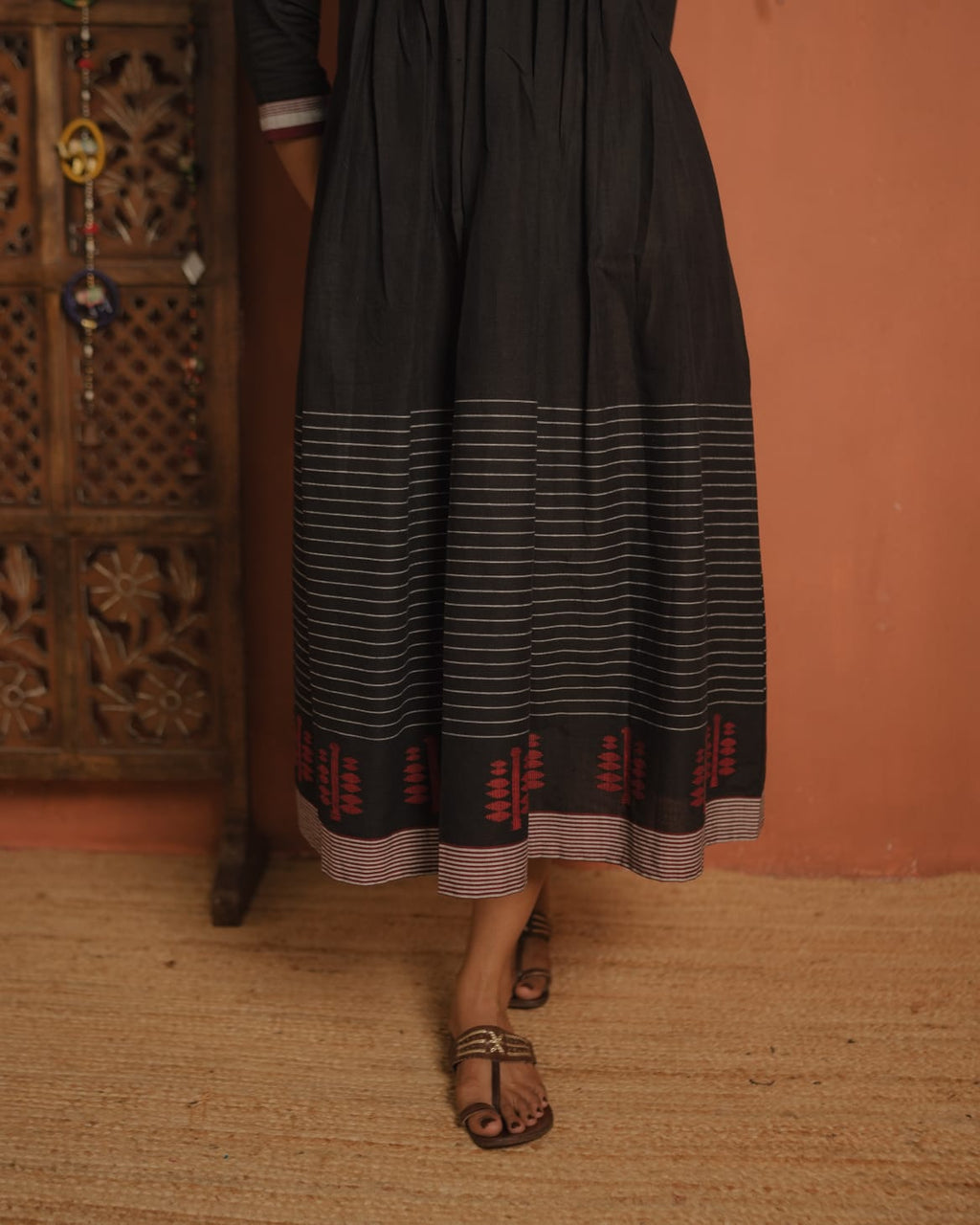 RS.640/- (50%Off on MRP Rs.1280/-) (Code - 1916 BK)