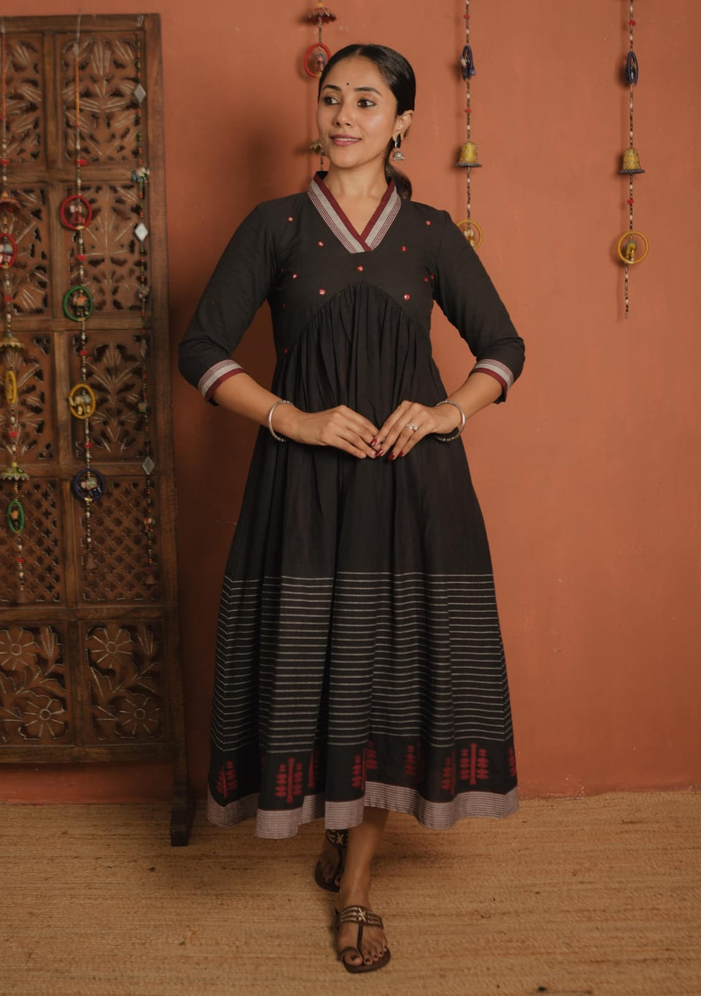 RS.640/- (50%Off on MRP Rs.1280/-) (Code - 1916 BK)