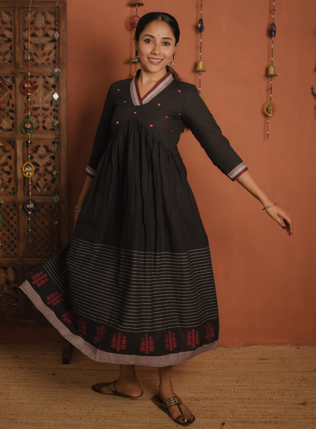 RS.640/- (50%Off on MRP Rs.1280/-) (Code - 1916 BK)