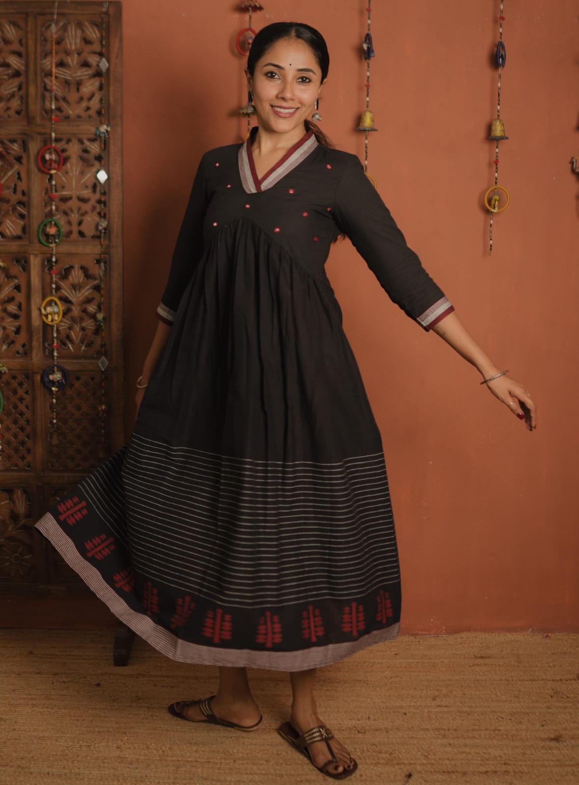 RS.640/- (50%Off on MRP Rs.1280/-) (Code - 1916 BK)