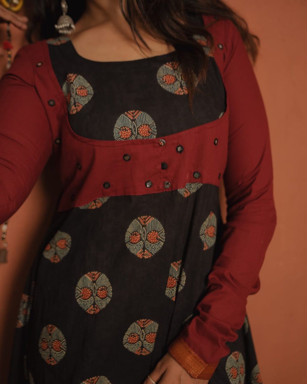 RS.650/- (50%Off on MRP Rs.1300/-) (Code - 1918 BK)