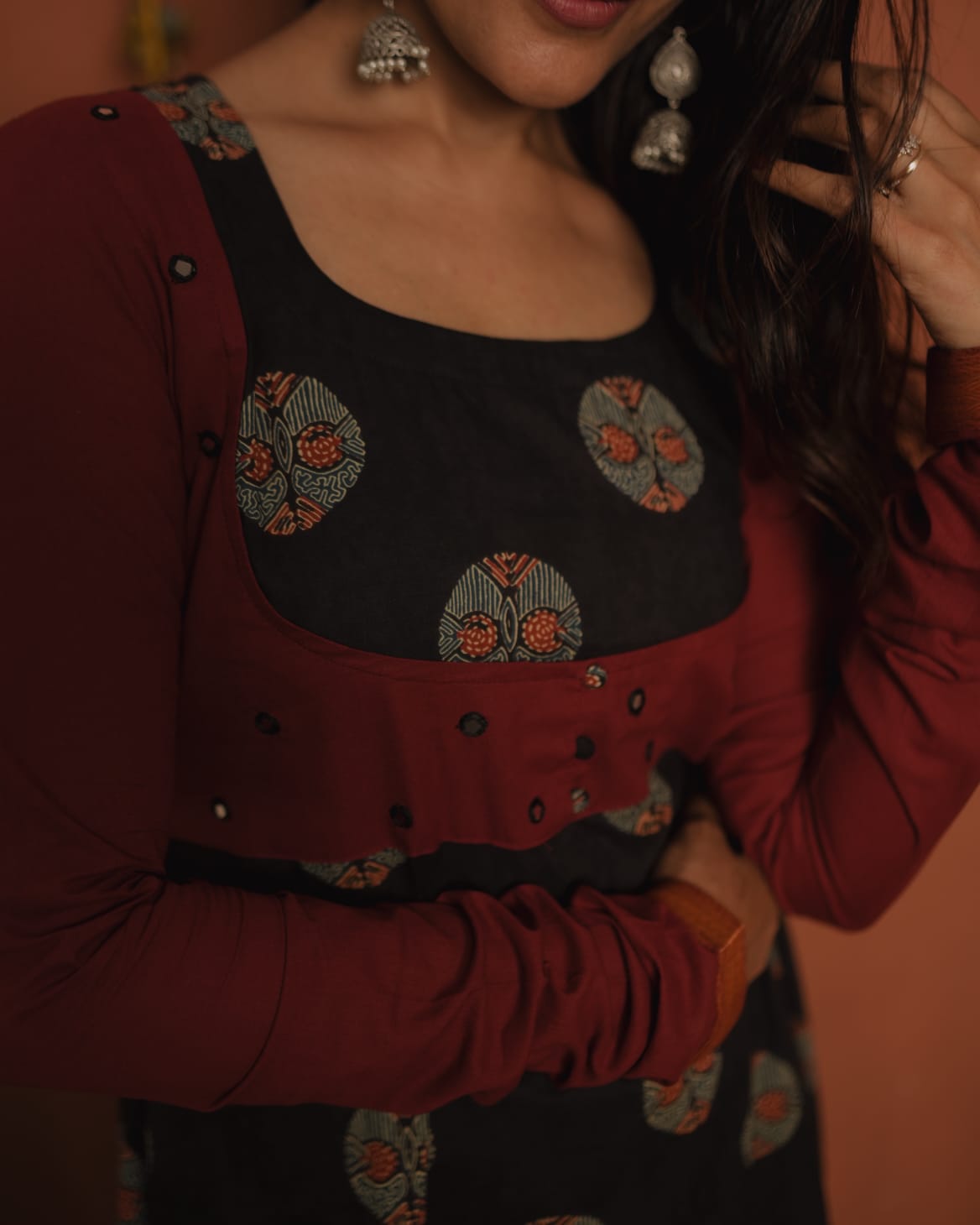 RS.650/- (50%Off on MRP Rs.1300/-) (Code - 1918 BK)