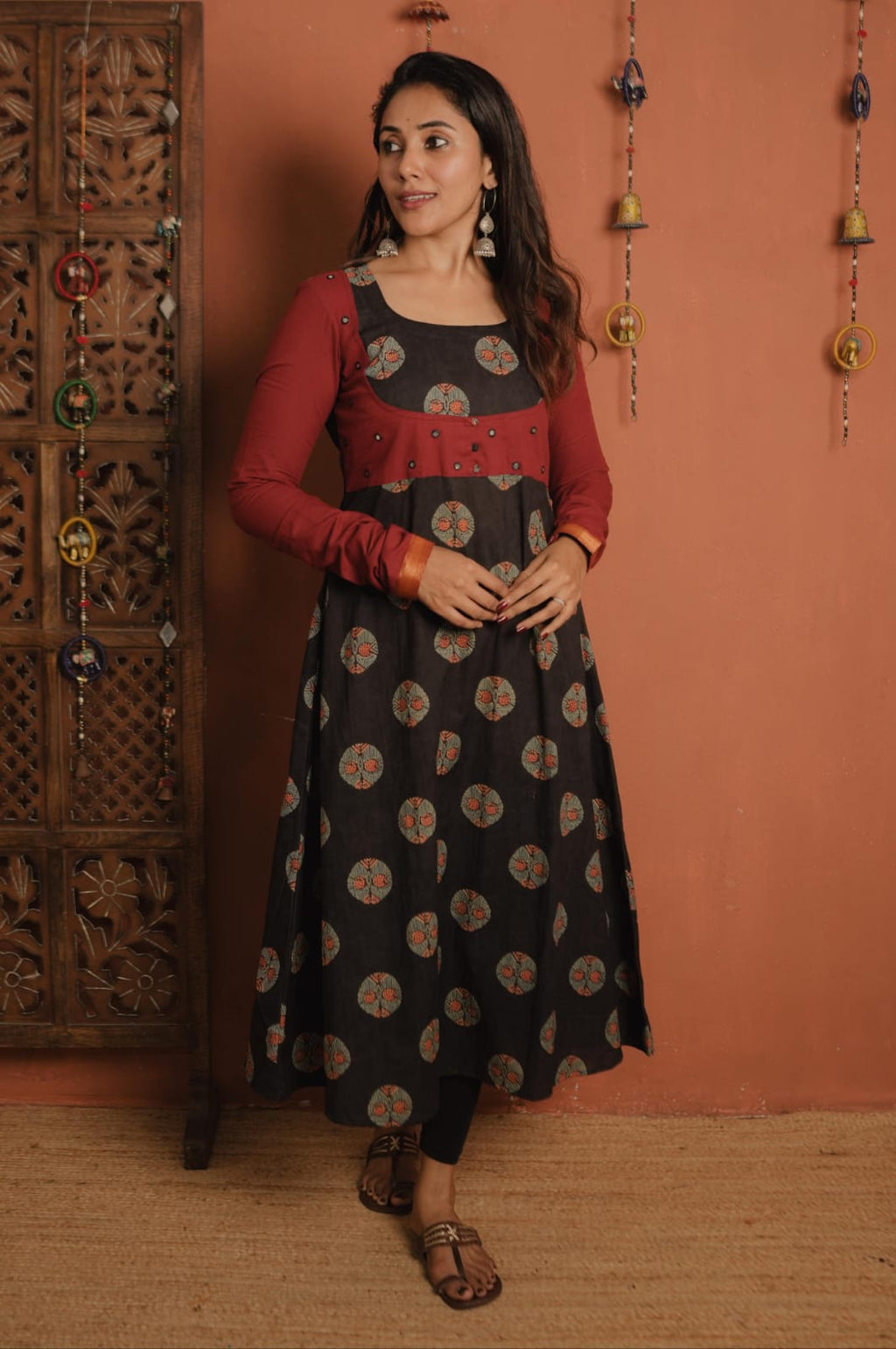 RS.650/- (50%Off on MRP Rs.1300/-) (Code - 1918 BK)