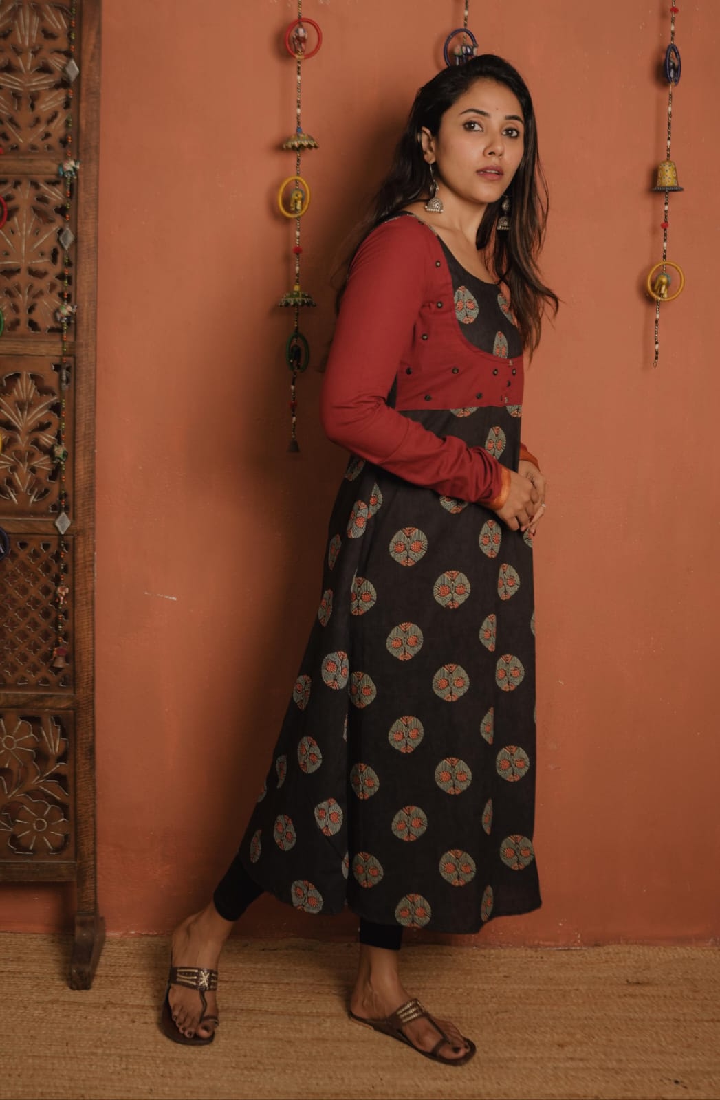 RS.650/- (50%Off on MRP Rs.1300/-) (Code - 1918 BK)