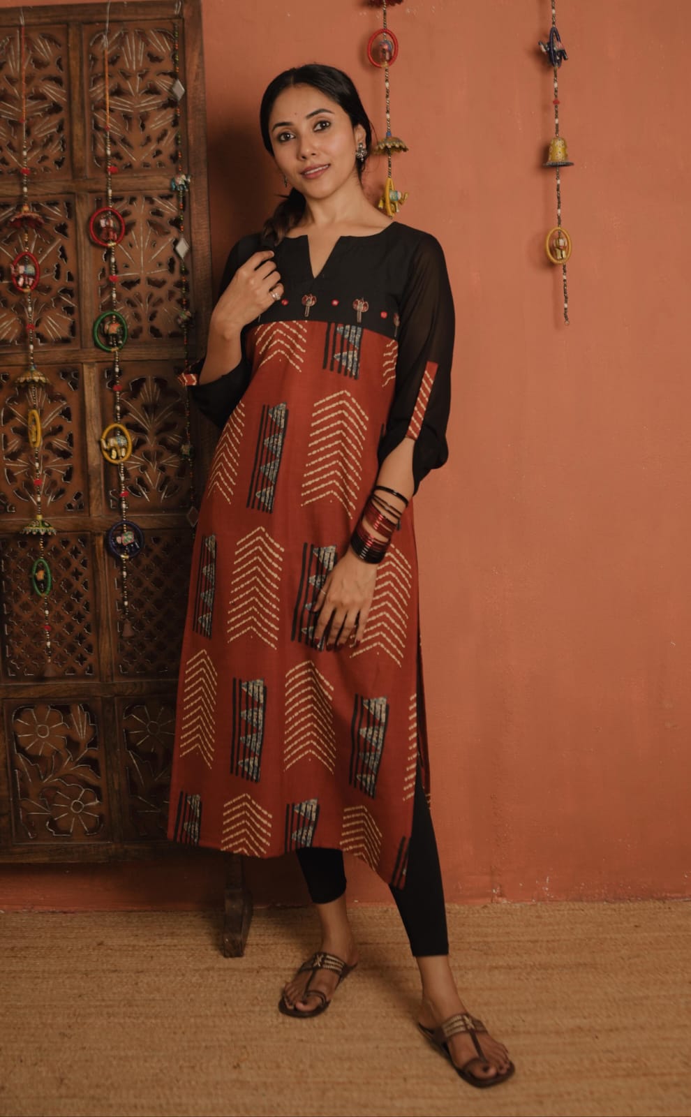 RS.640/- (50%Off on MRP Rs.1280/-)(Code - 1921 BK)