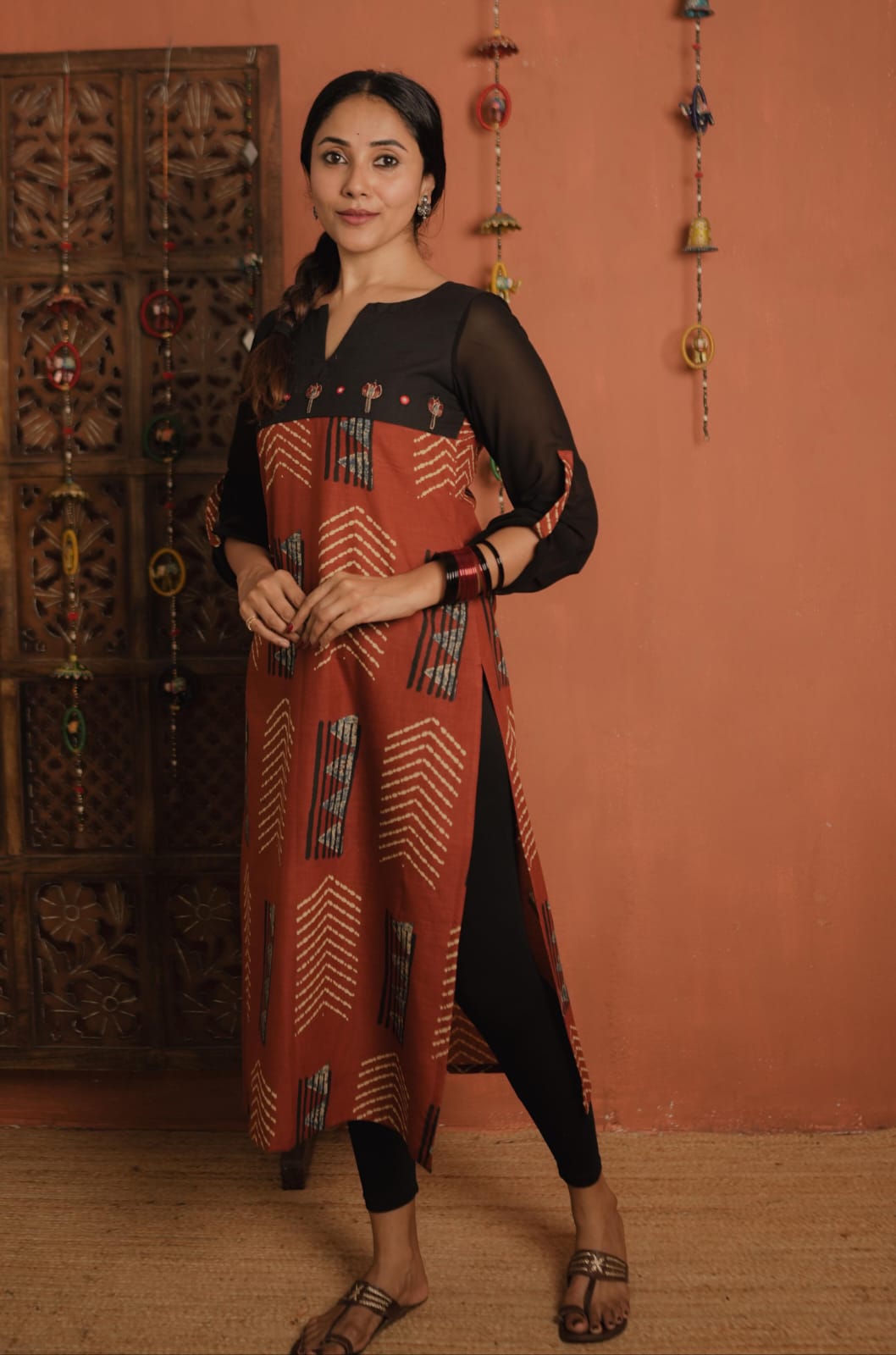 RS.640/- (50%Off on MRP Rs.1280/-)(Code - 1921 BK)