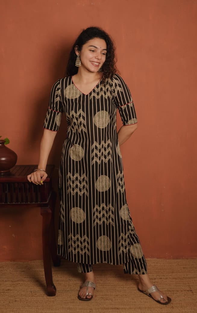 RS .700/- (50% Off on MRP Rs.1400/-) (Code - 1938 BK)