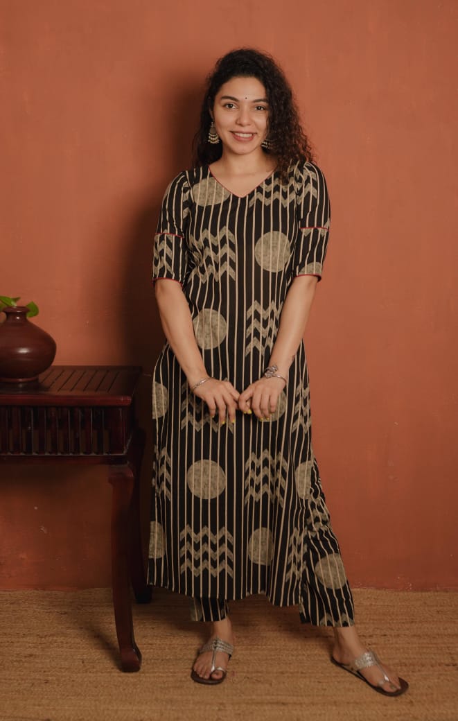 RS .700/- (50% Off on MRP Rs.1400/-) (Code - 1938 BK)