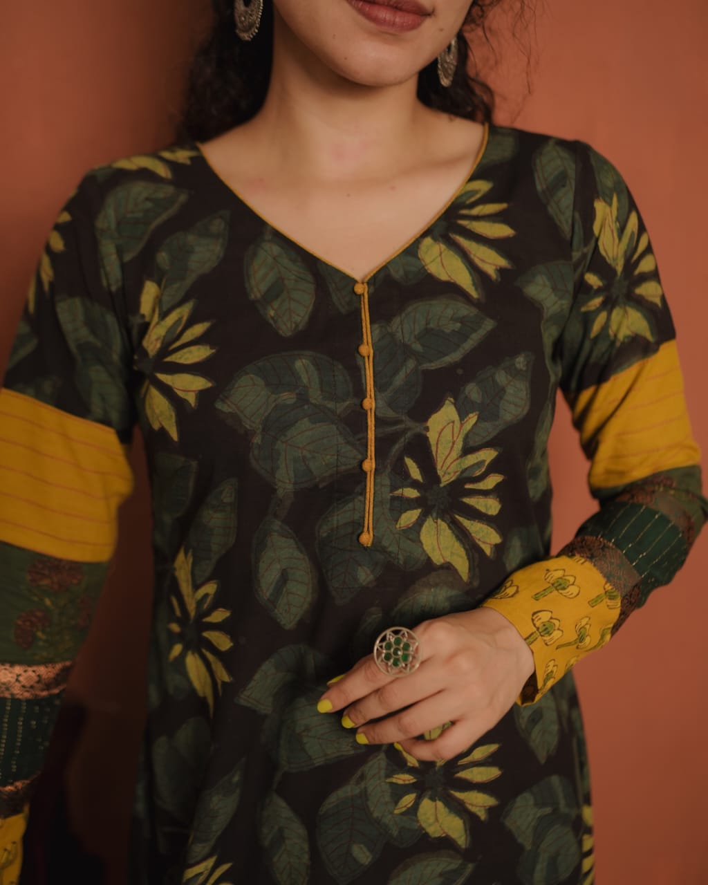 RS.950/- (50%Off on MRP Rs.1900/-) (Code - 1941 BK)