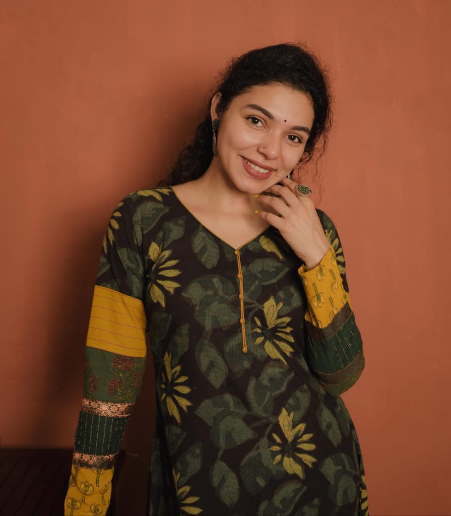 RS.950/- (50%Off on MRP Rs.1900/-) (Code - 1941 BK)