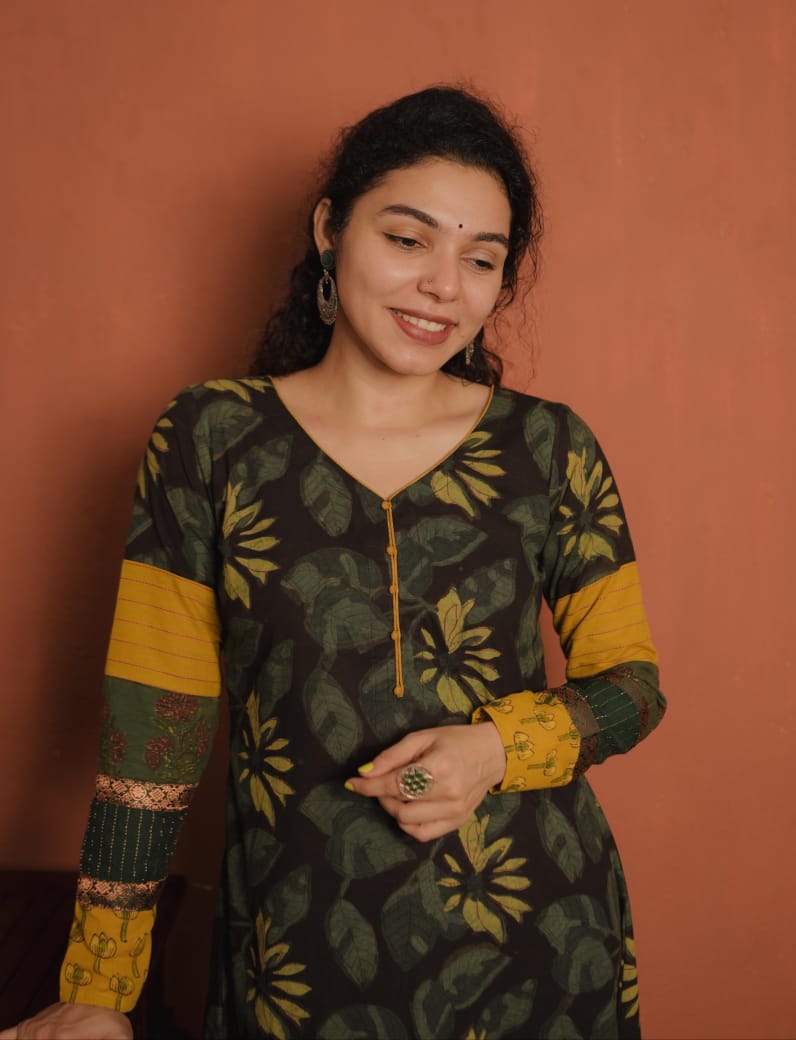 RS.950/- (50%Off on MRP Rs.1900/-) (Code - 1941 BK)