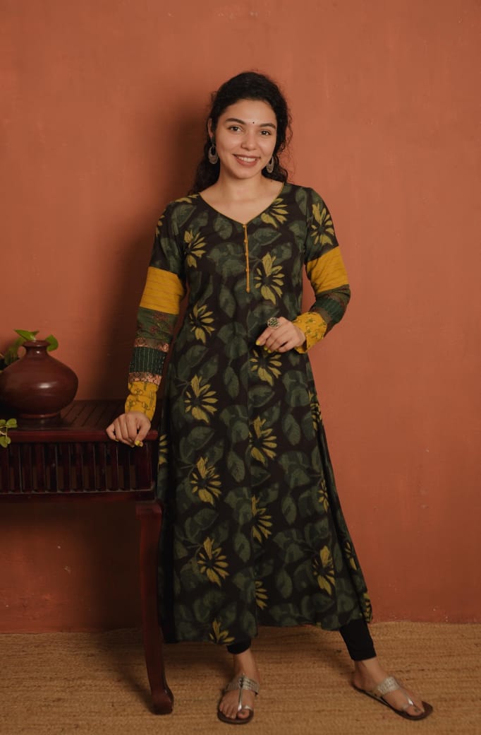 RS.950/- (50%Off on MRP Rs.1900/-) (Code - 1941 BK)