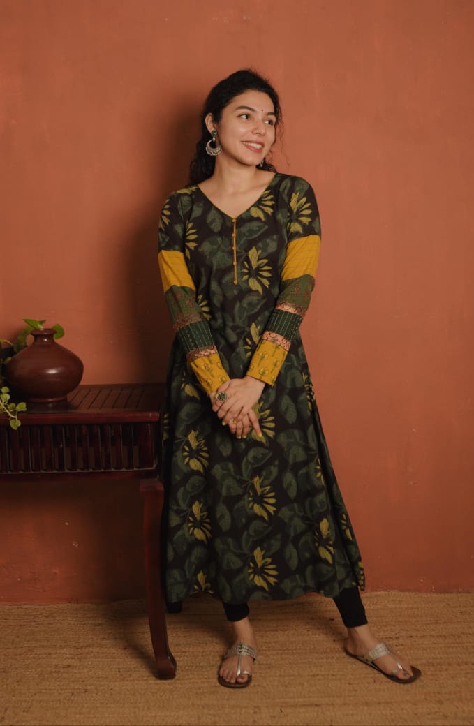 RS.950/- (50%Off on MRP Rs.1900/-) (Code - 1941 BK)