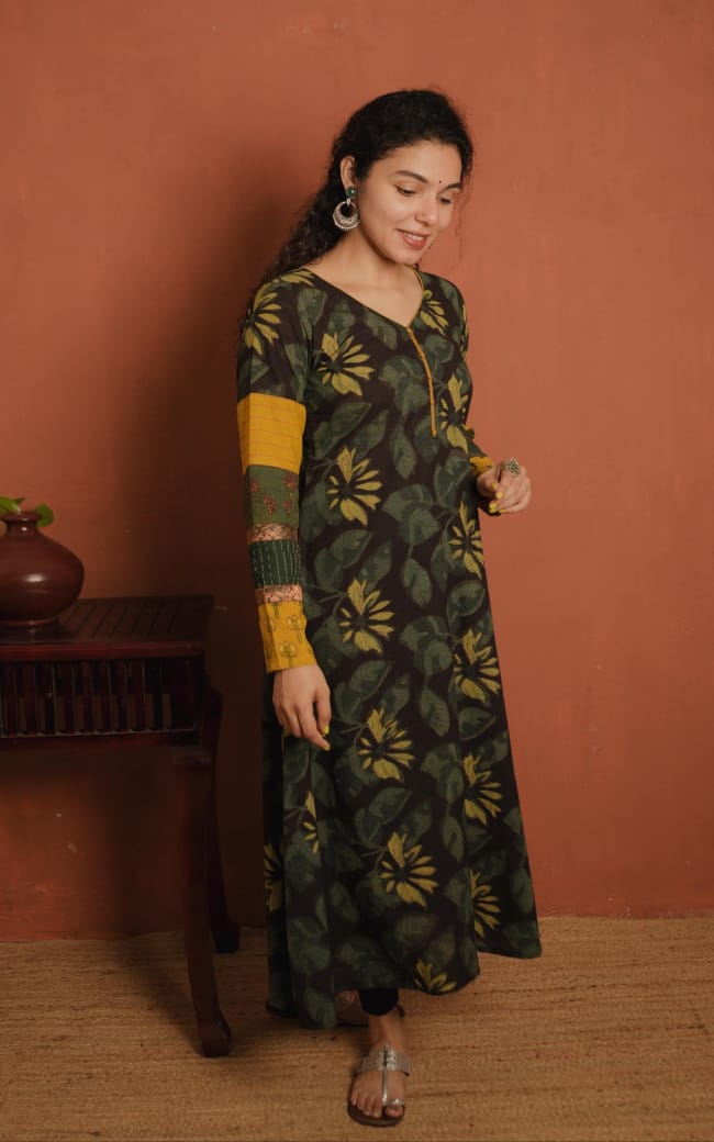 RS.950/- (50%Off on MRP Rs.1900/-) (Code - 1941 BK)
