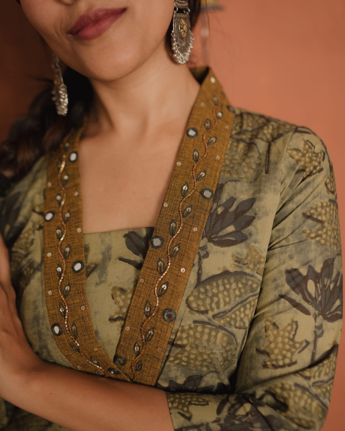 RS.700/- (50%Off on MRP Rs.1400/-) (Code - 1919 BK )