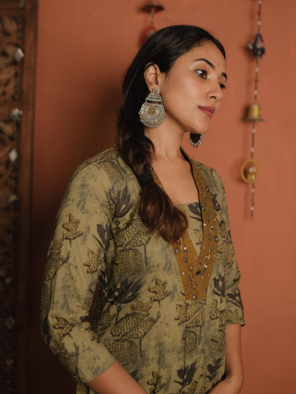 RS.700/- (50%Off on MRP Rs.1400/-) (Code - 1919 BK )