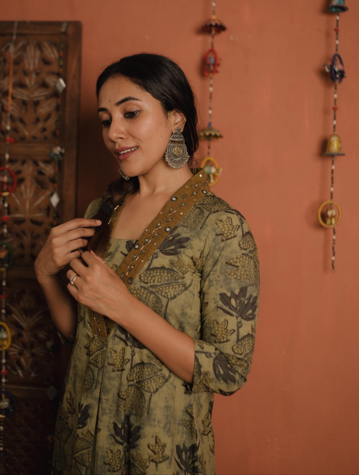 RS.700/- (50%Off on MRP Rs.1400/-) (Code - 1919 BK )