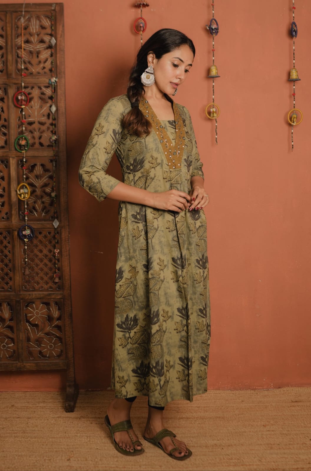 RS.700/- (50%Off on MRP Rs.1400/-) (Code - 1919 BK )