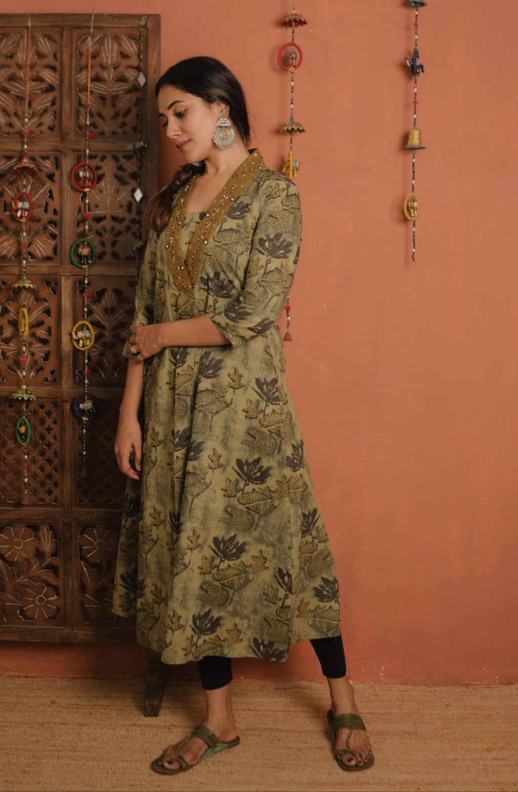 RS.700/- (50%Off on MRP Rs.1400/-) (Code - 1919 BK )