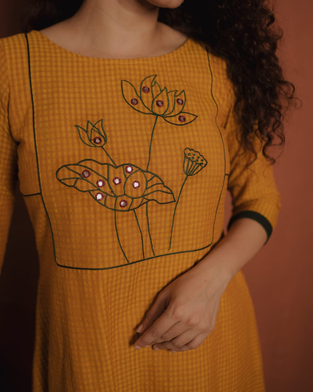 RS .640/- (50% Off on MRP Rs.1280/-)(Code - 1932 BK)