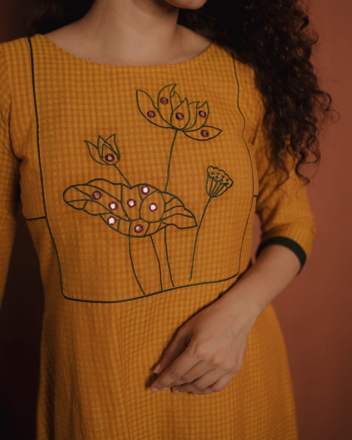 RS .640/- (50% Off on MRP Rs.1280/-)(Code - 1932 BK)