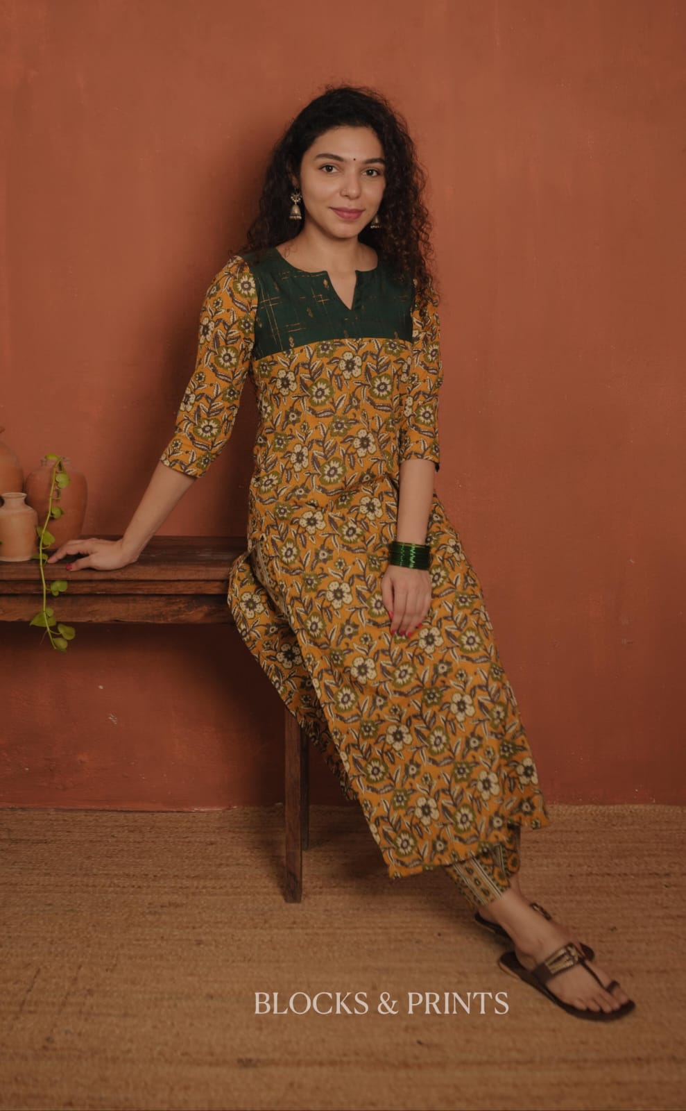 RS .700/- (50% Off on MRP Rs.1400/-)(Code - 2009 BK)