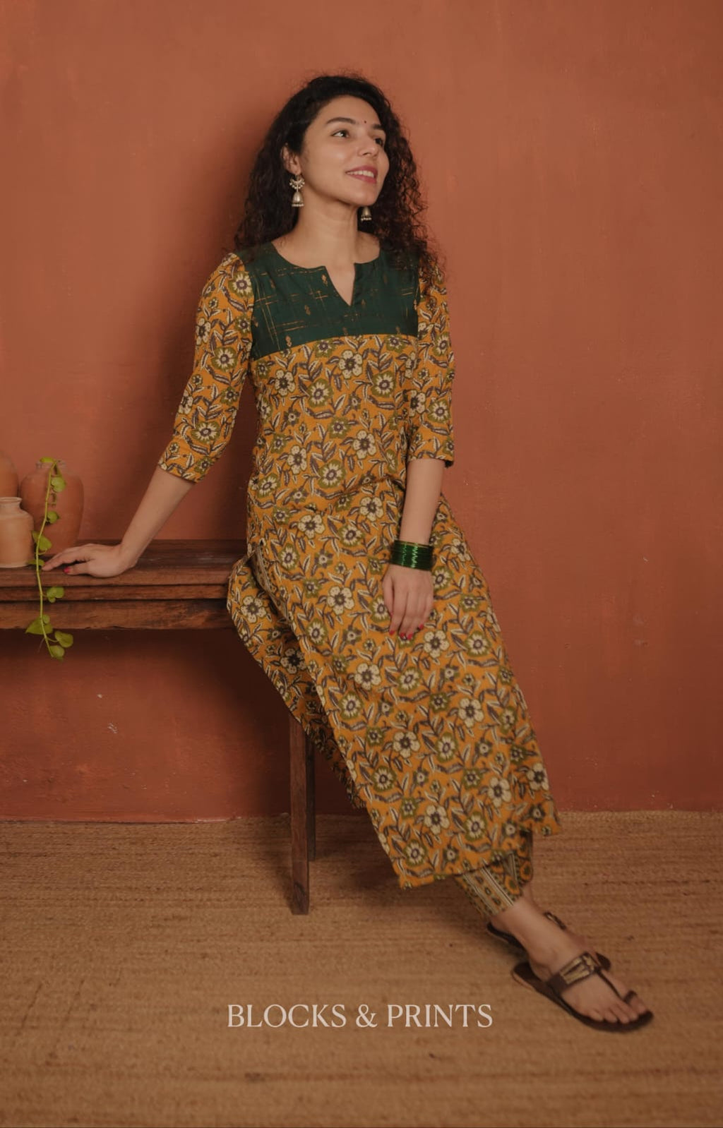 RS .700/- (50% Off on MRP Rs.1400/-)(Code - 2009 BK)