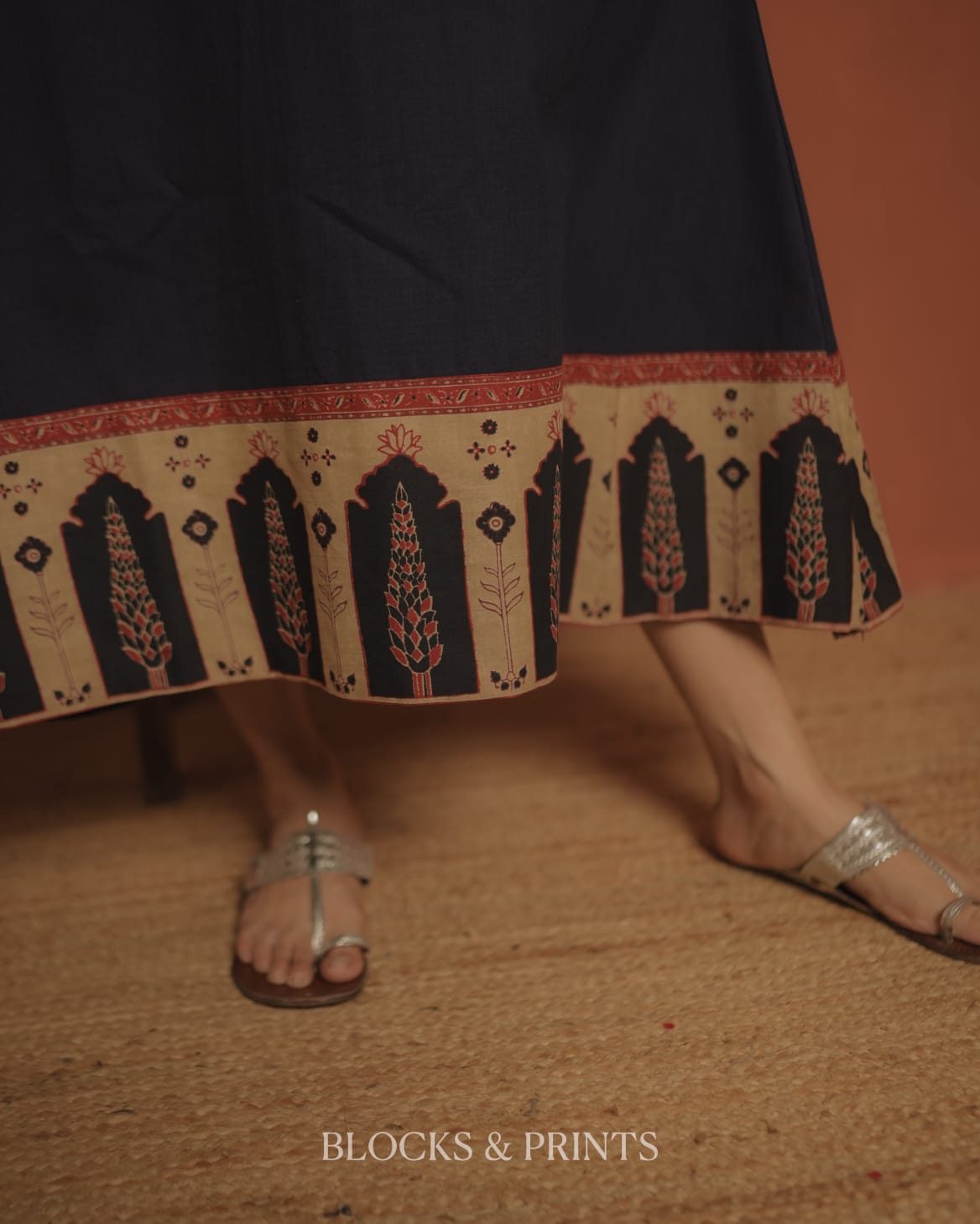 RS .550/- (50% Off on MRP Rs.1100/-)(Code - 2055 BK)