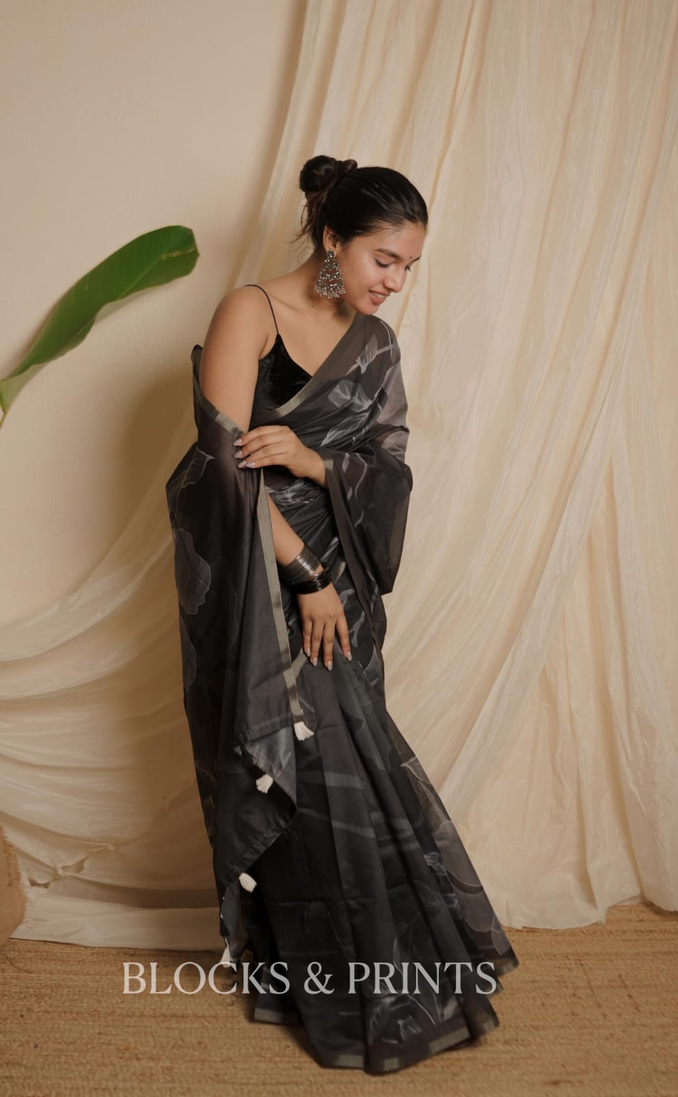 RS .700/- (50% Off on MRP Rs.1400/-) ( code - 121 SS)