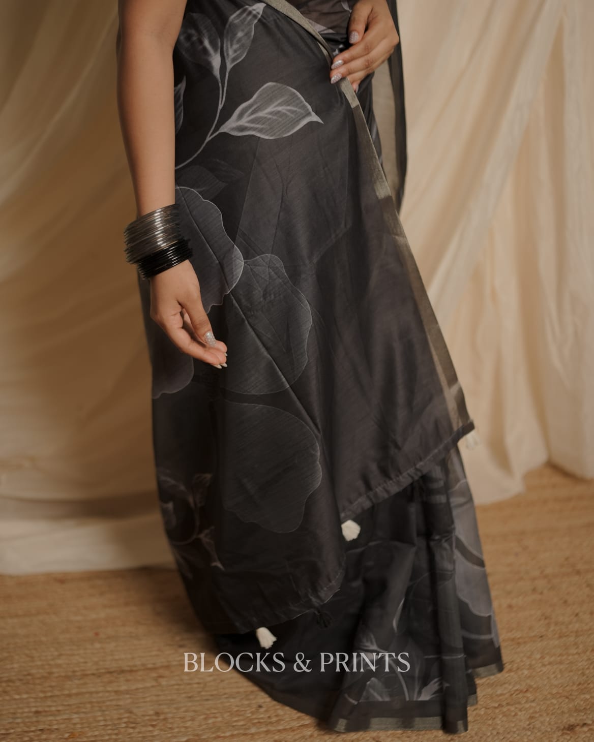 RS .700/- (50% Off on MRP Rs.1400/-) ( code - 121 SS)
