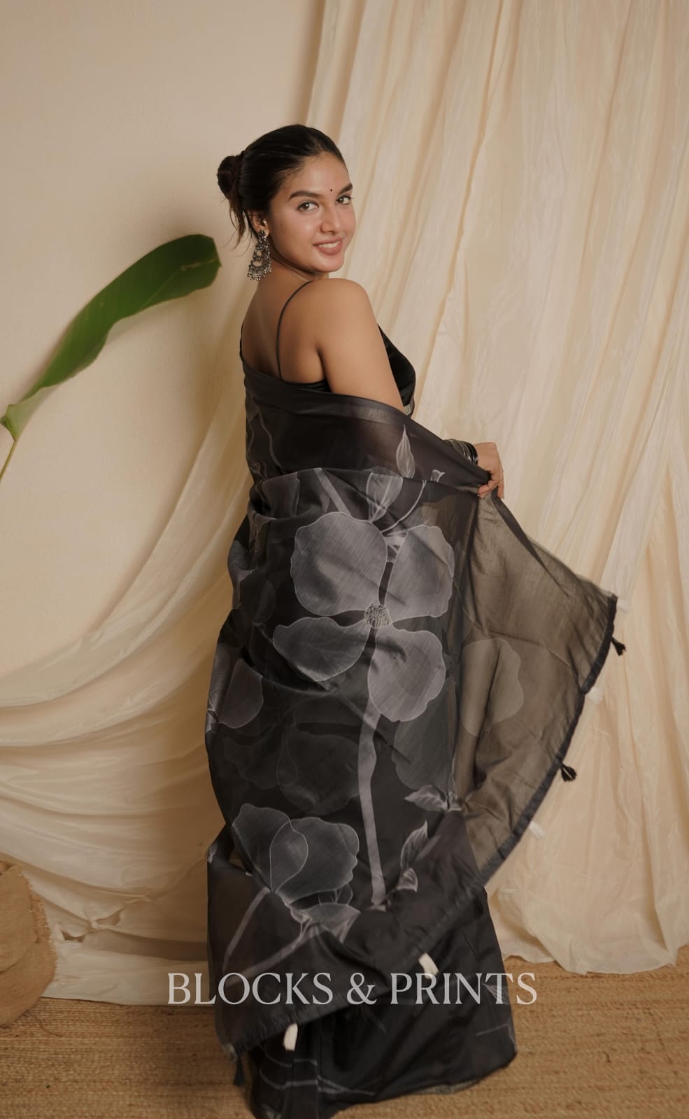 RS .700/- (50% Off on MRP Rs.1400/-) ( code - 121 SS)