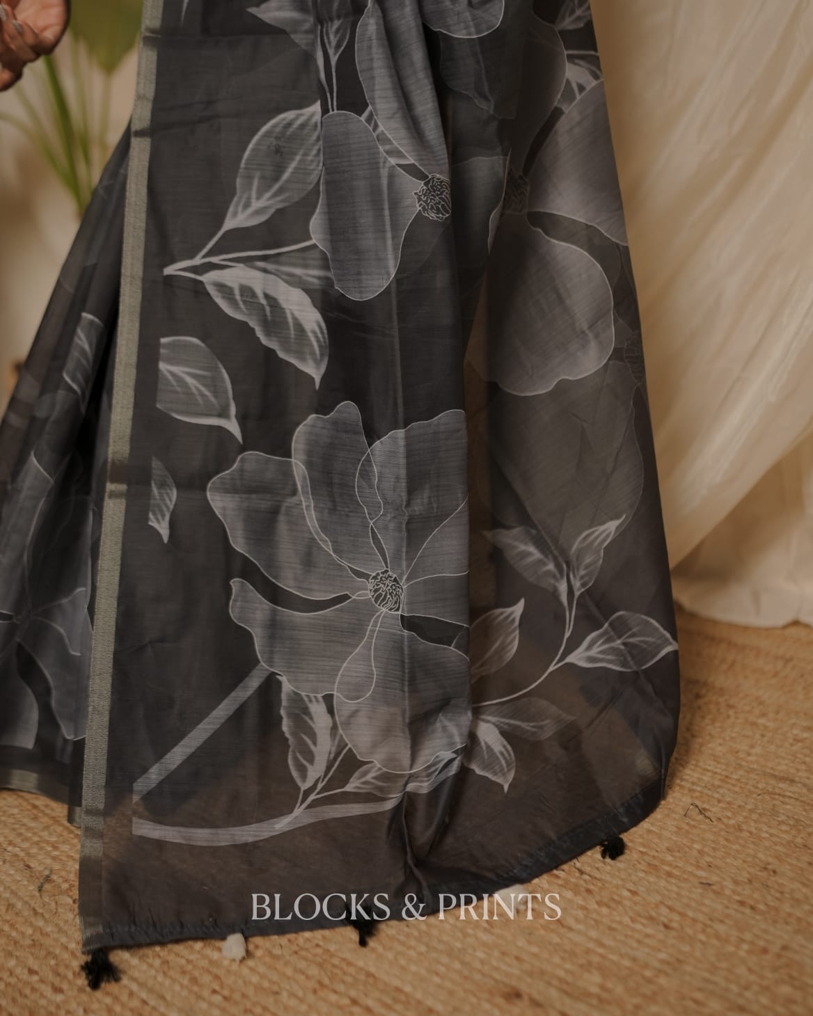 RS .700/- (50% Off on MRP Rs.1400/-) ( code - 121 SS)
