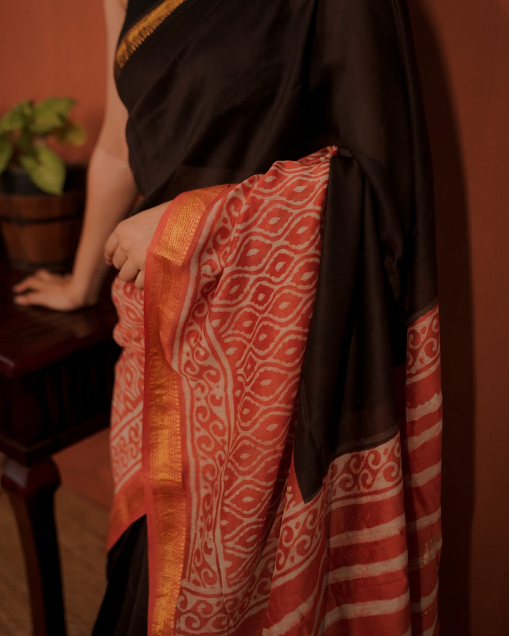 RS .1425/- (50% Off on MRP Rs.2850/-)(46 SS)