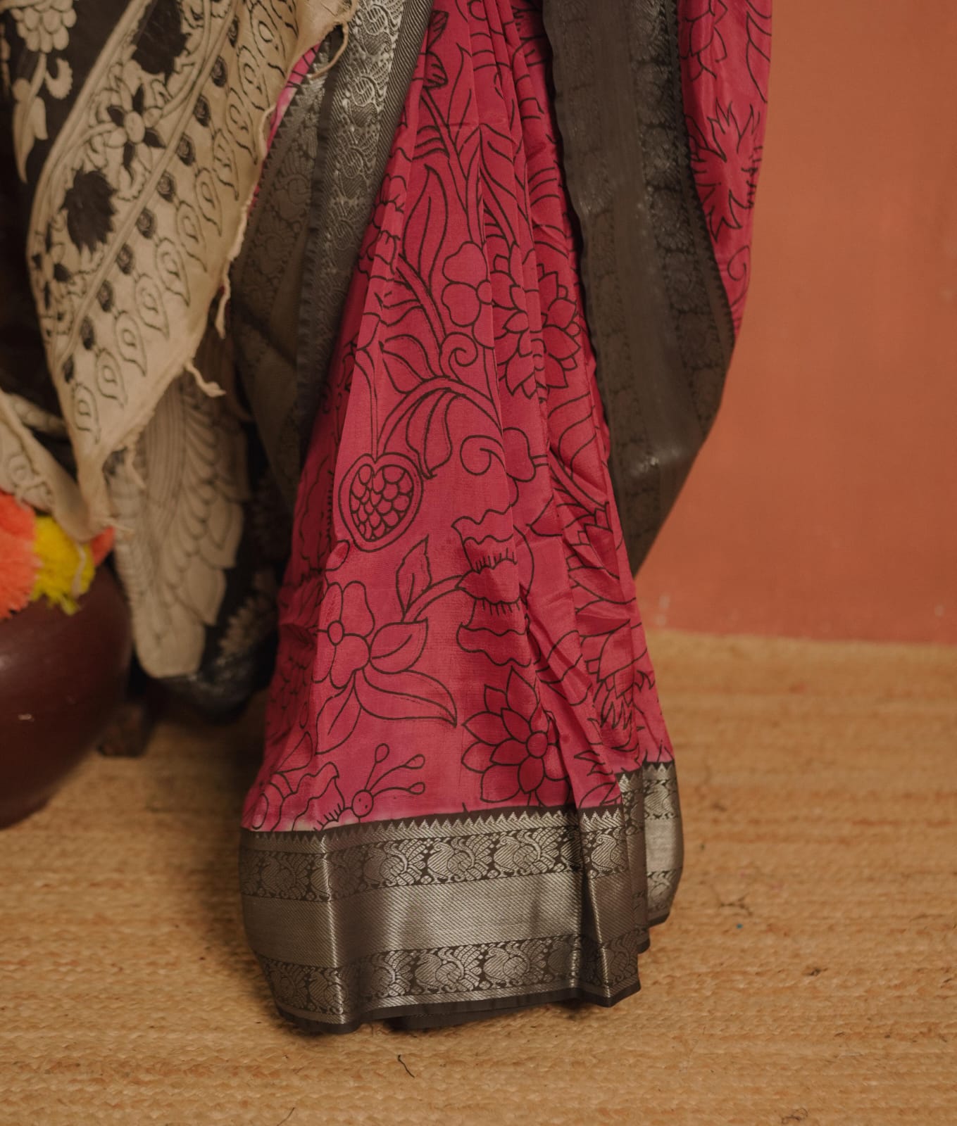 RS.1425/- (50% Off on MRP Rs.2850/-) (Code - 64 SS)
