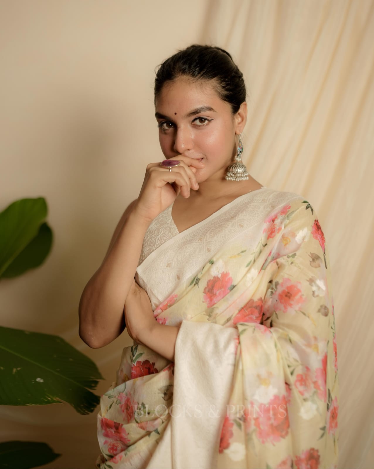 RS .950/- (50% Off on MRP Rs.1900/-) (Code - 79 SS)