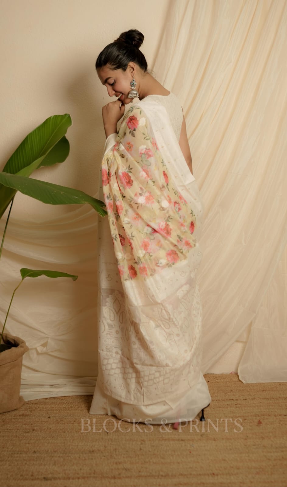 RS .950/- (50% Off on MRP Rs.1900/-) (Code - 79 SS)