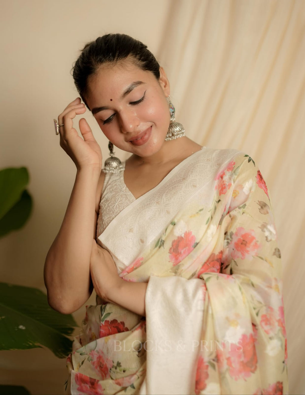 RS .950/- (50% Off on MRP Rs.1900/-) (Code - 79 SS)