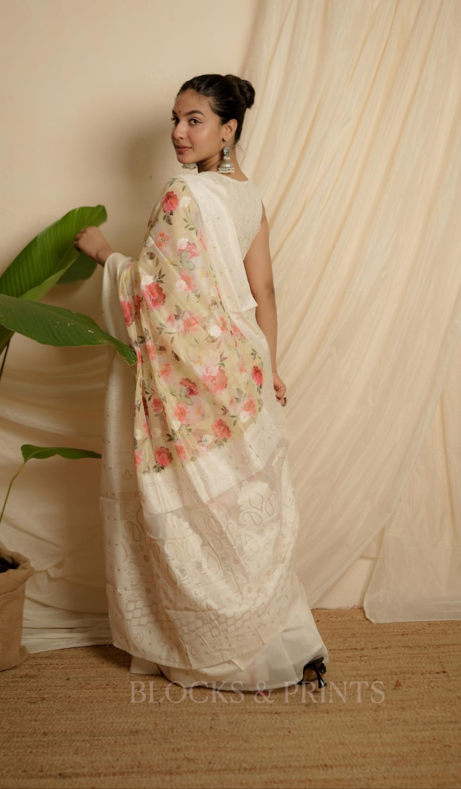 RS .950/- (50% Off on MRP Rs.1900/-) (Code - 79 SS)