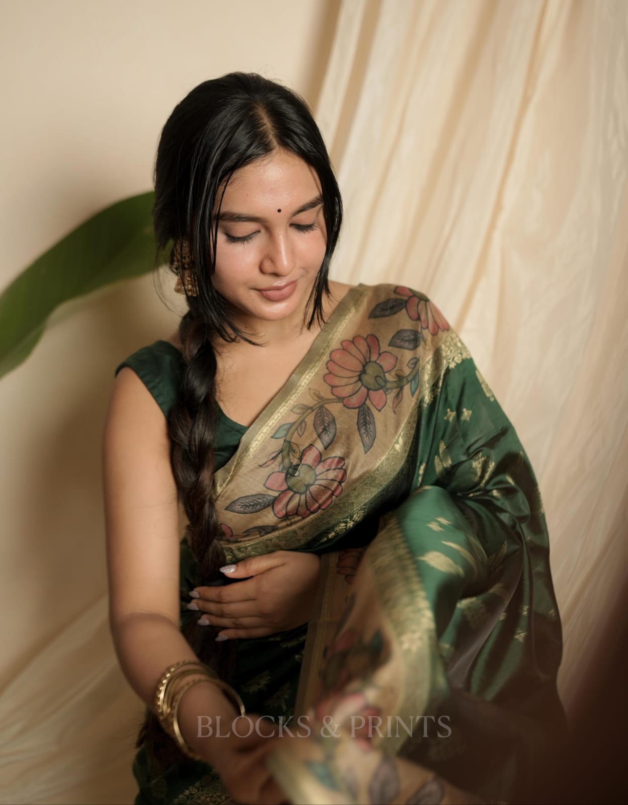 RS .1100/- (50% Off on MRP Rs.2200/-) (Code - 86 SS)