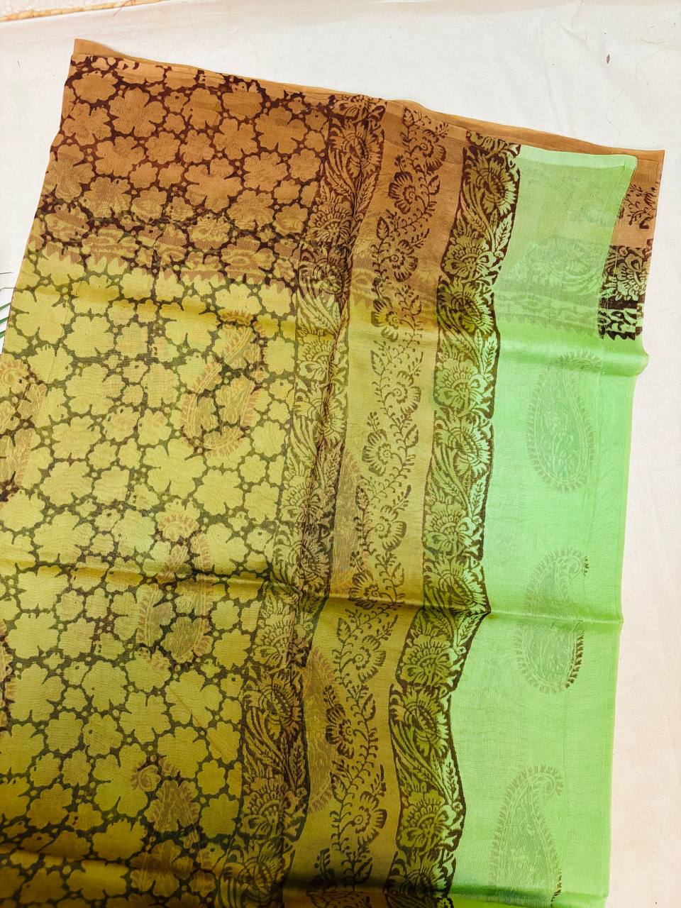RS. 810/- (70% Off on MRP Rs.2700-)( DS-204)