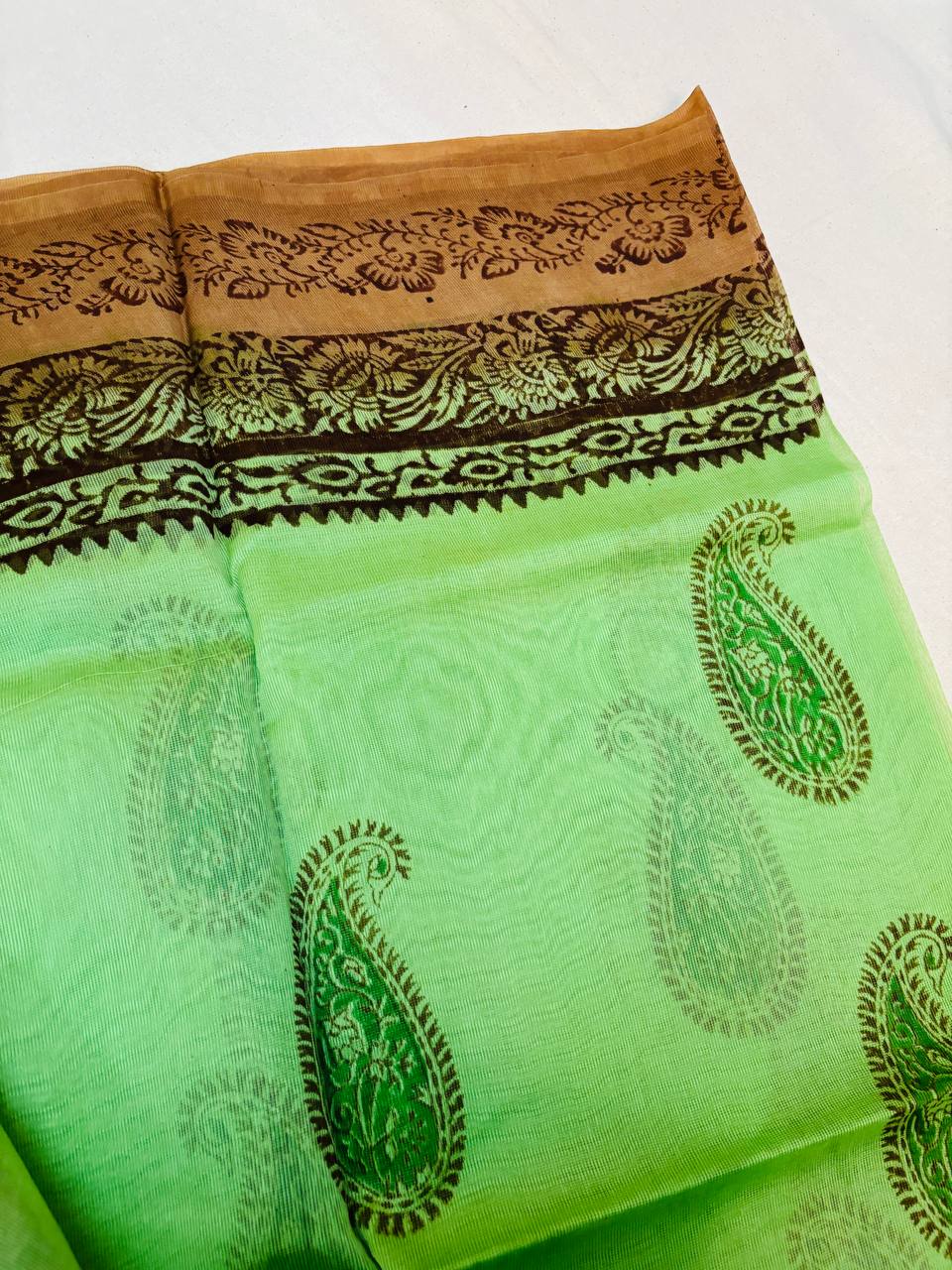 RS. 810/- (70% Off on MRP Rs.2700-)( DS-204)
