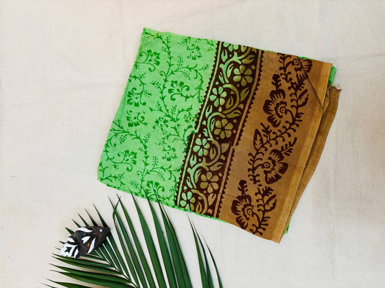 RS. 810/- (70% Off on MRP Rs.2700-)( DS-204)