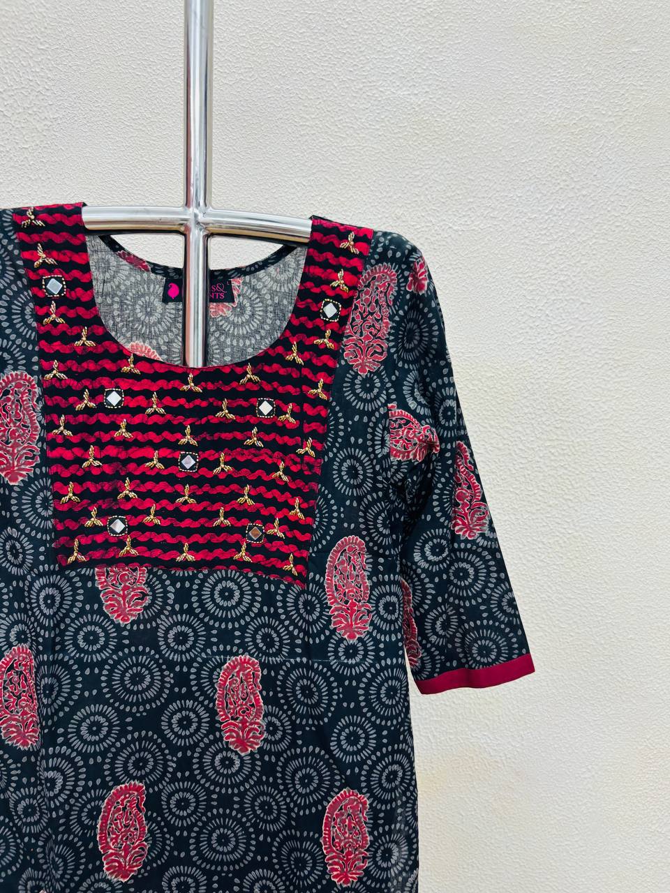 RS.700/- (50%Off on MRP Rs.1400/-)(NK57)