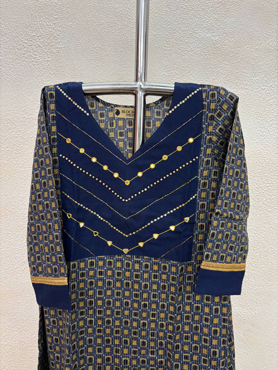 RS.700/- (50%Off on MRP Rs.1400/-)(NK74)