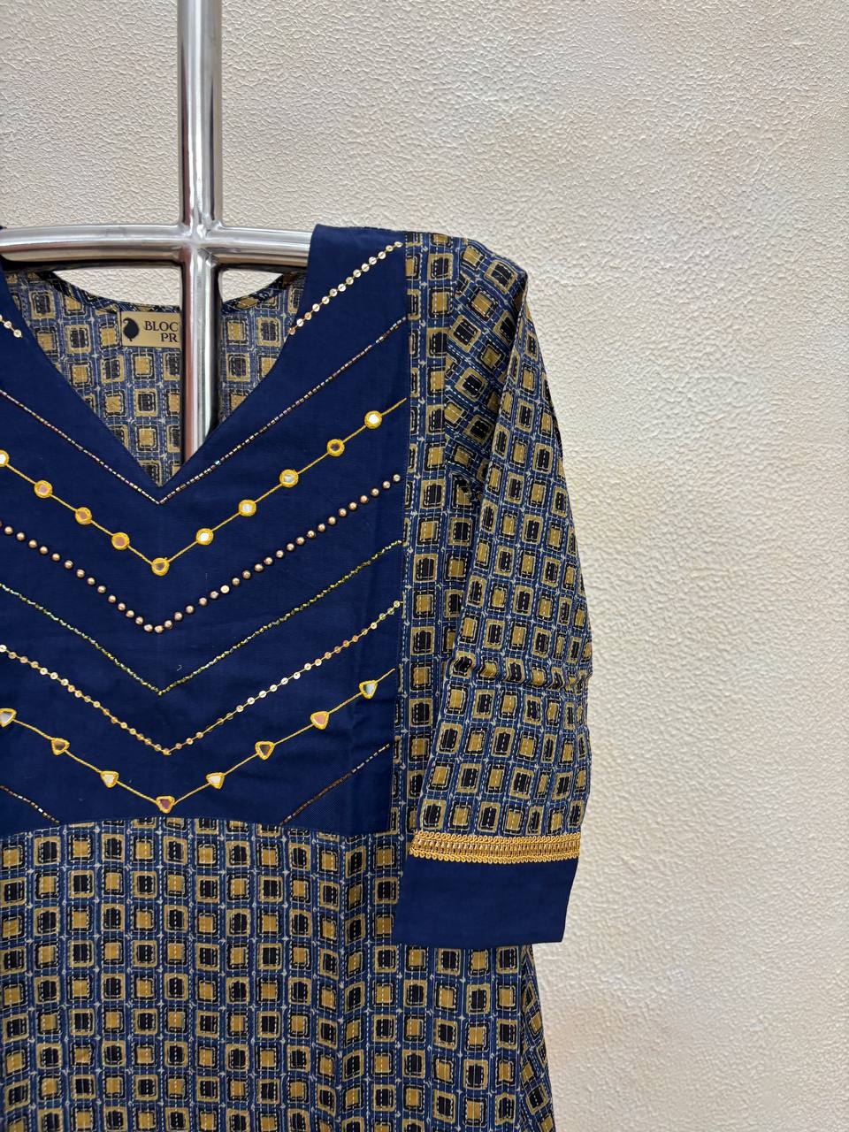 RS.700/- (50%Off on MRP Rs.1400/-)(NK74)
